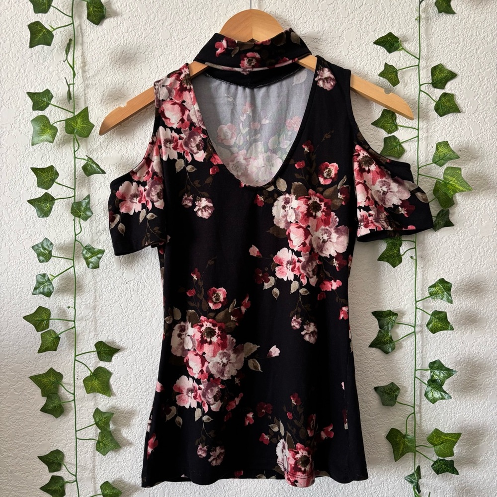 Women’s Black and Pink Floral Print Mock Neck Cold Shoulder Short Sleeve Top